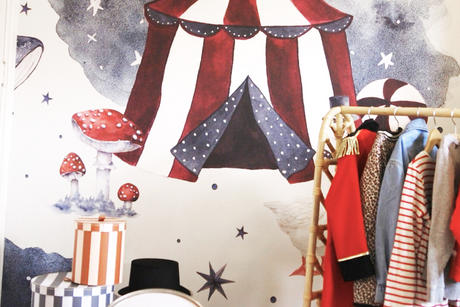 Creeer je eigen speelhoek met Milky Way Theatre customised wallpaper van Creative Lab Amterdam