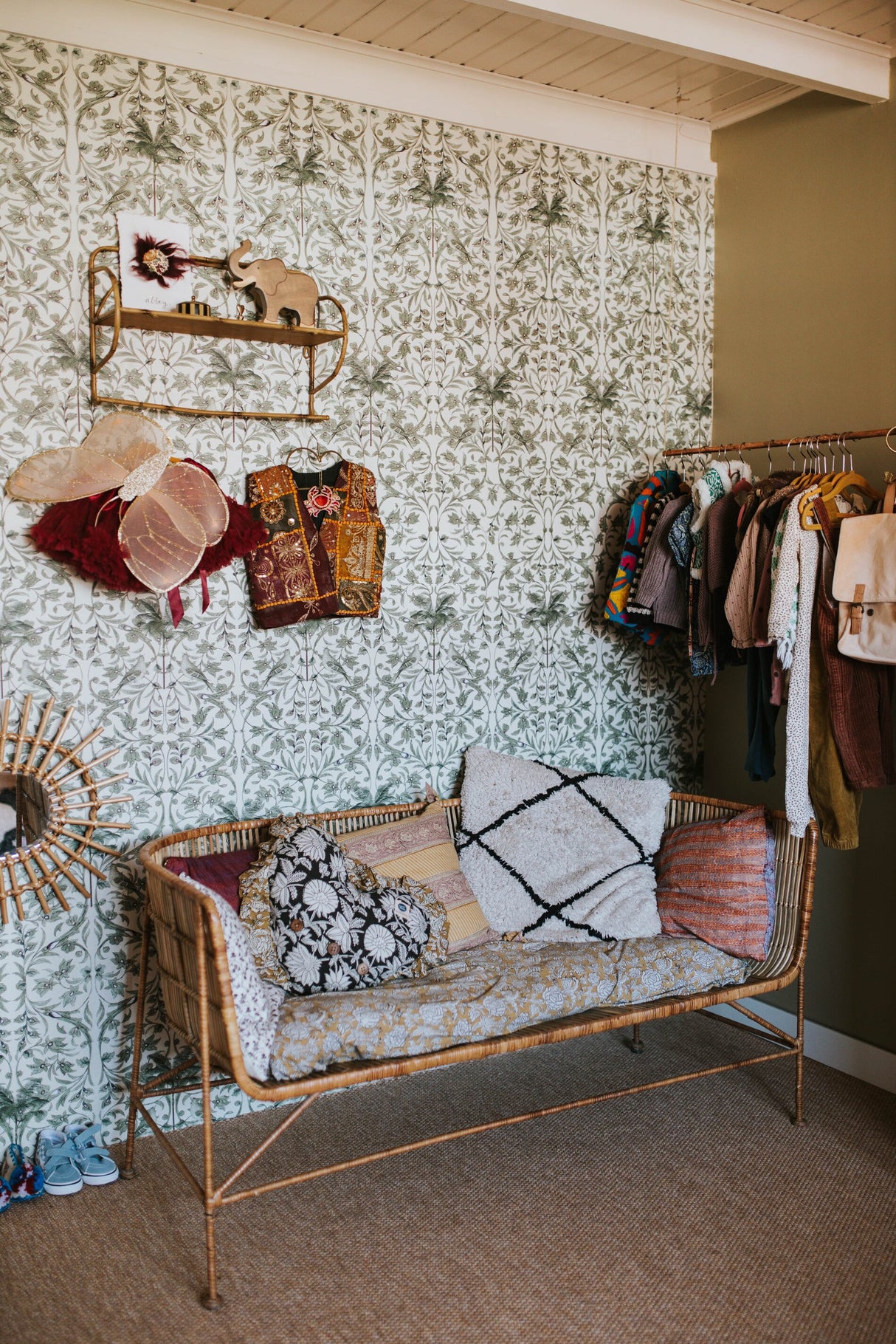 Creative Lab Amsterdam behang Celestial Palm Green wallpaper by Merel Visscher