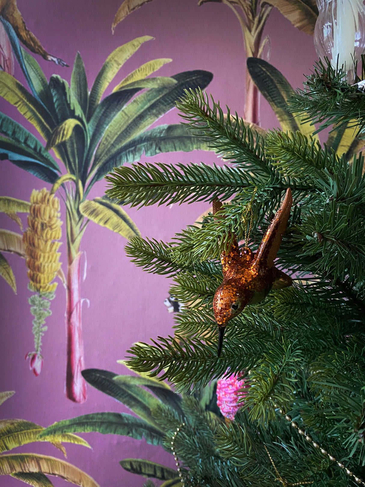 Creative Lab Amsterdam badkamer behangPurple Bananas bathroom Wallpaper detail