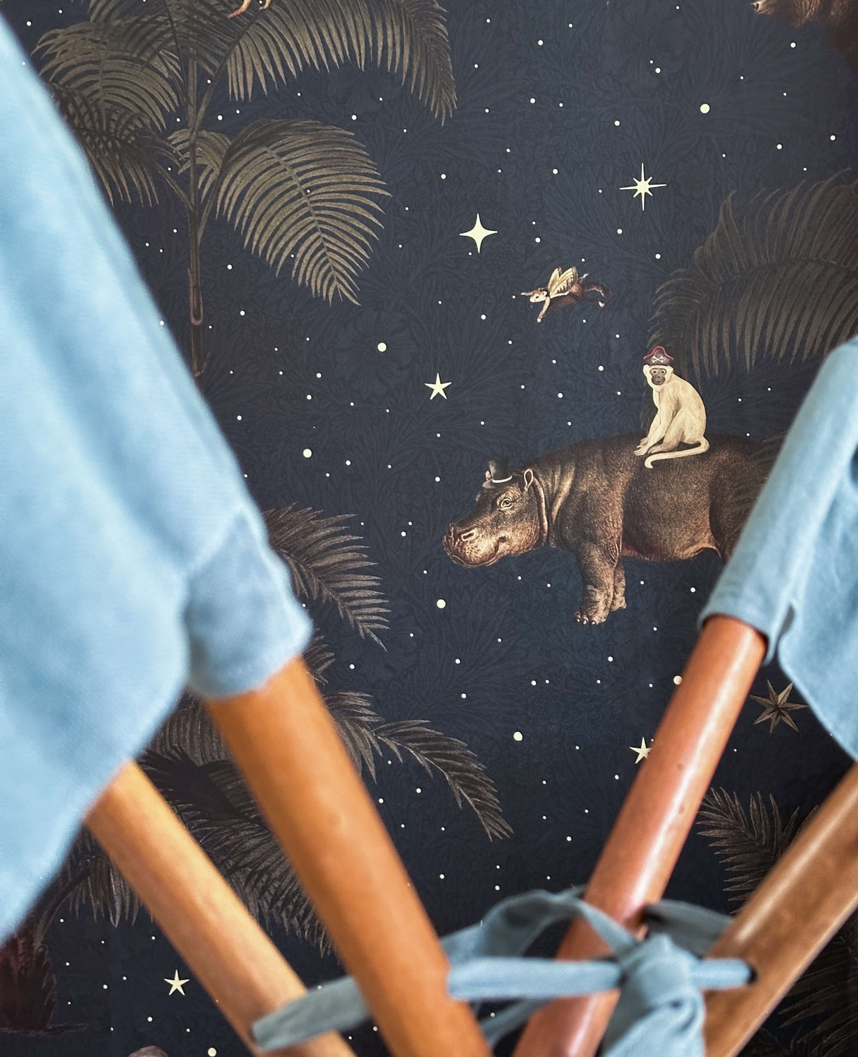 Creative Lab Amsterdam behang Oliver Teddy by Interior Junkie wallpaper detail