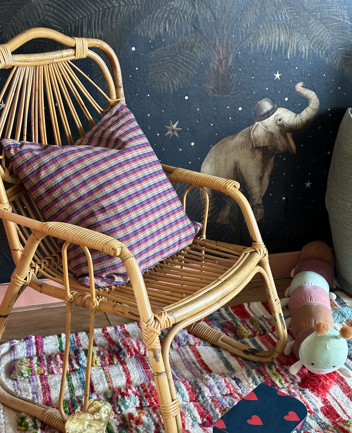 Creative Lab Amsterdam behang Oliver Teddy by Interior Junkie wallpaper detail