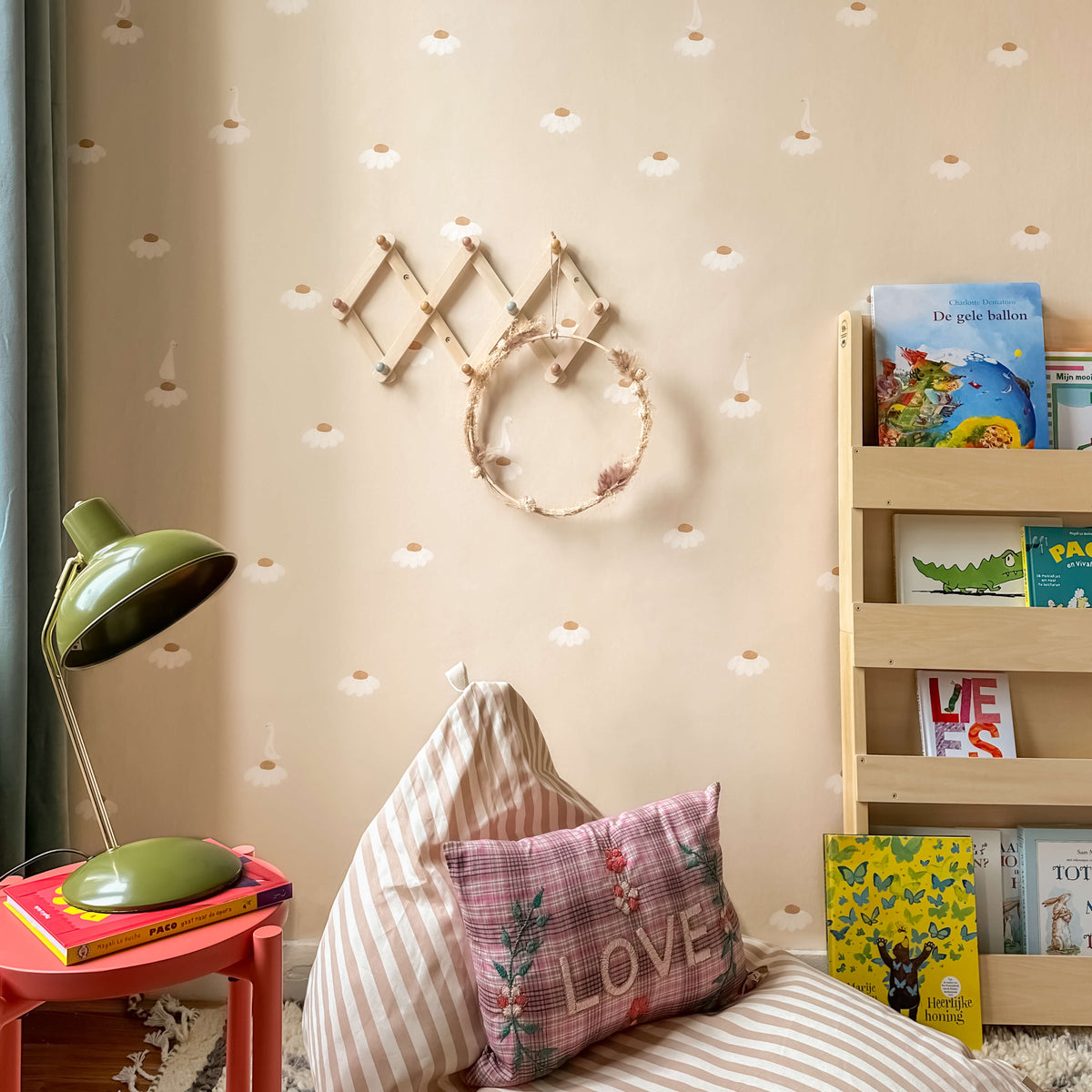 Sweet Camomile Soft Almond Behang