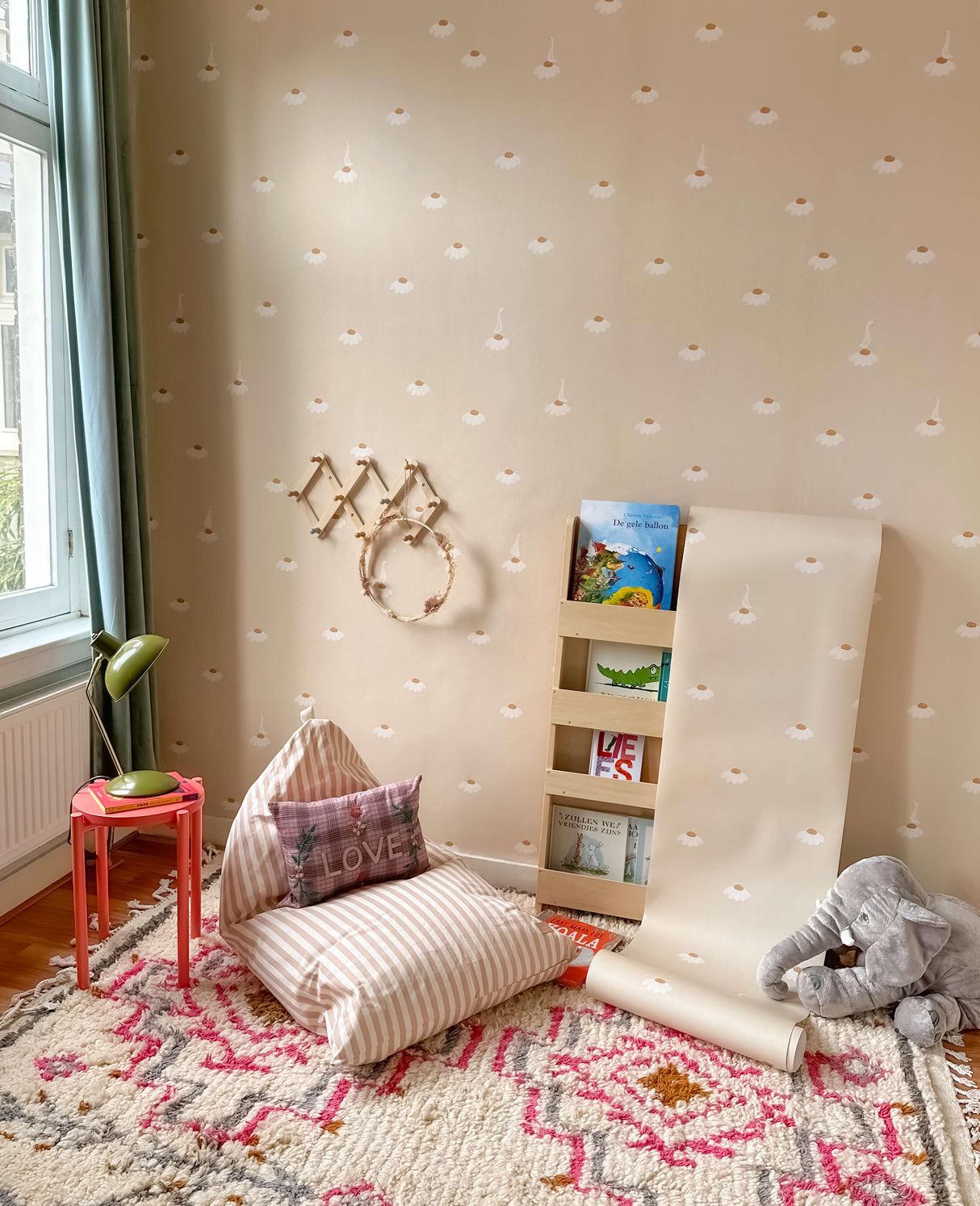 Creative Lab Amsterdam behang Sweet Camomile Soft Almond wallpaper