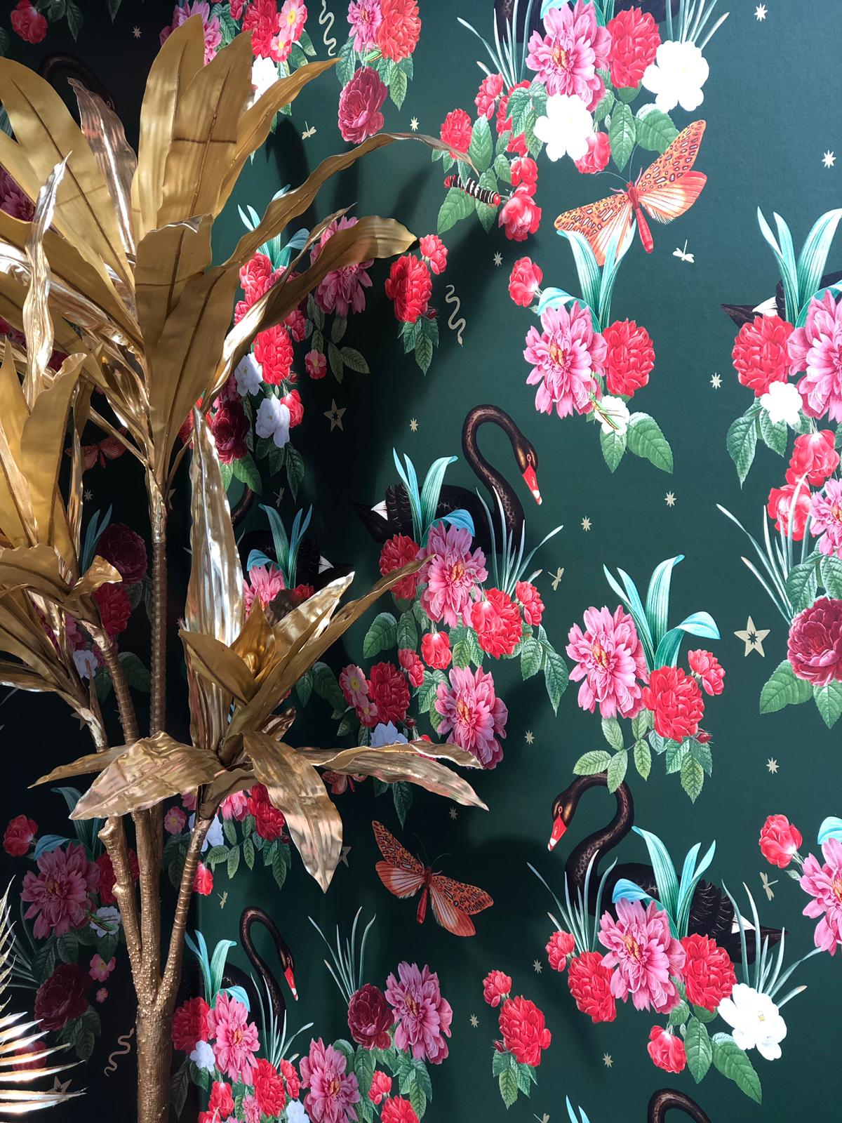 Creative Lab Amsterdam behang Wild Roses Wallpaper Gold