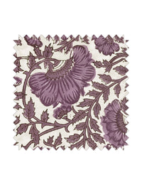 Lila Stoff mit Bombay-Blumen