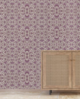 Tapetenbeispiel „Bombay Flower Purple“