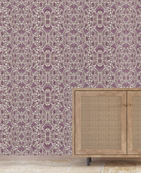 Tapetenbeispiel „Bombay Flower Purple“