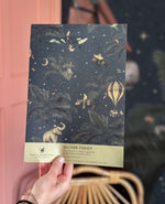 Creative Lab Amsterdam behang Oliver Teddy golden wallpaper sample