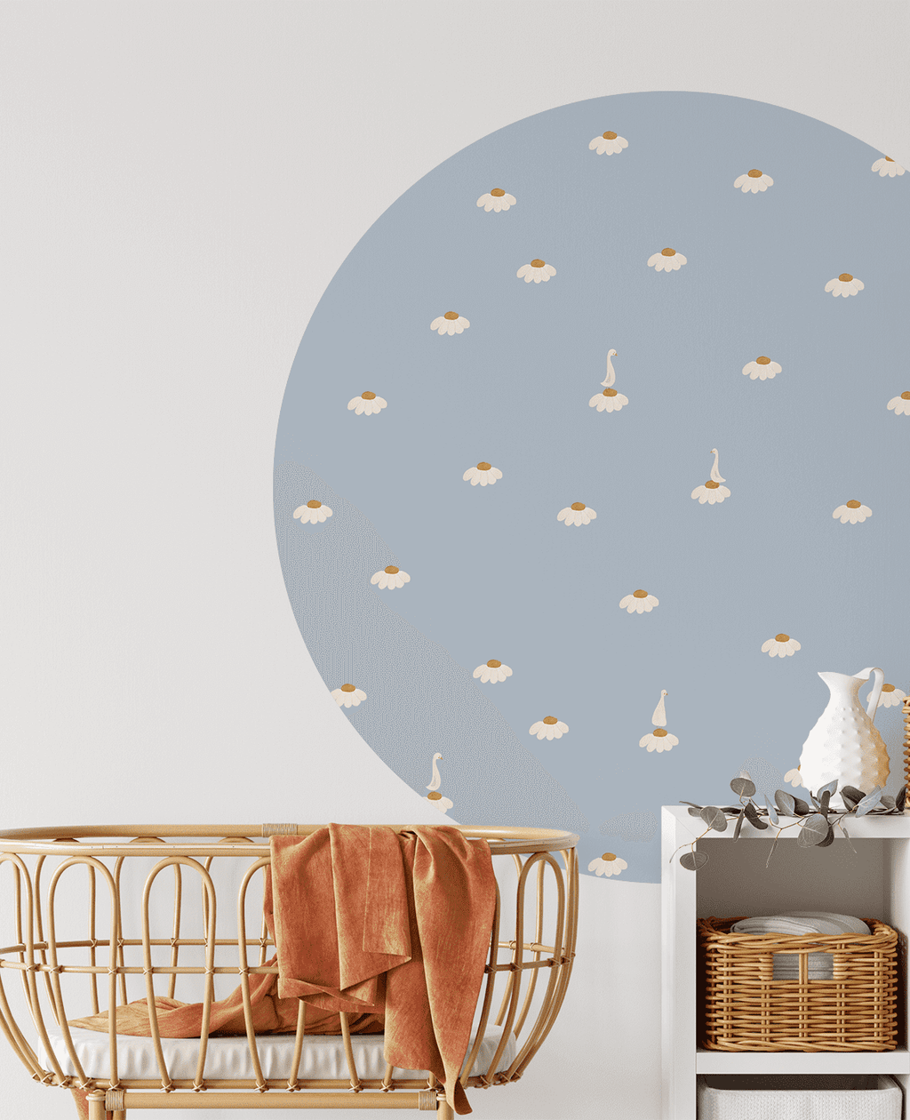 Creative Lab Amsterdam behang cirkel Sweet Camomile Sky Blue Wallpaper circle