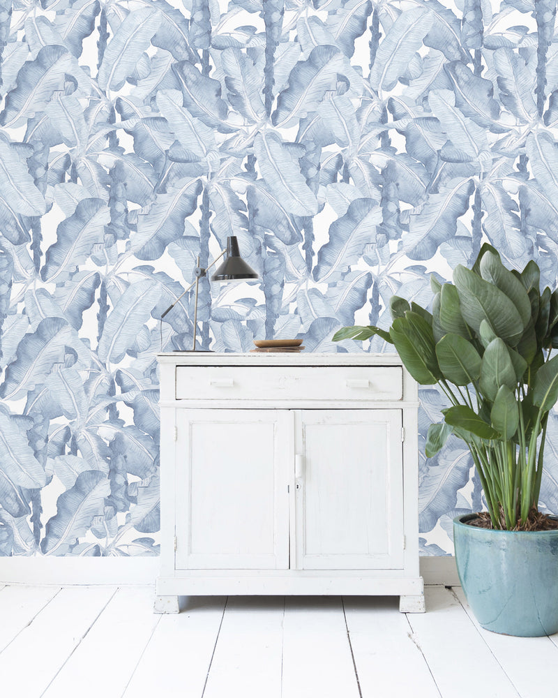 Creative Lab Amsterdam behang Banana Leaves Watercolor Blue wallpaper 