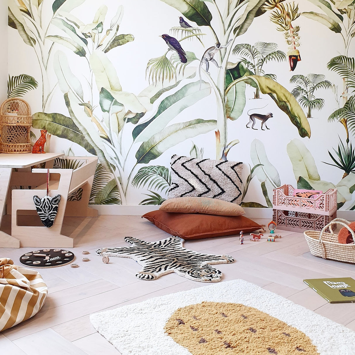 Creative Lab Amsterdam behang Baby bananas Wallpaper by Oh La Lot